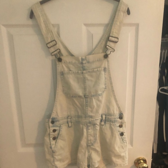 Bullhead Light Wash Denim Overall Shorts size medium - Picture 3 of 14